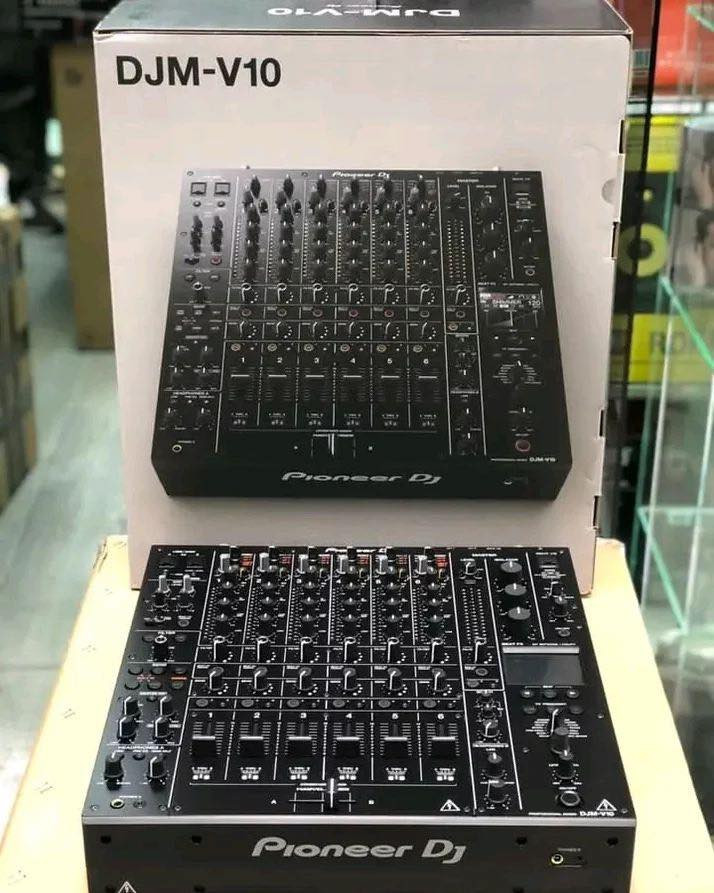 2x Pioneer CDJ-2000NXS2 1x DJM-900NXS2 mixer cost 2500 EUR 32