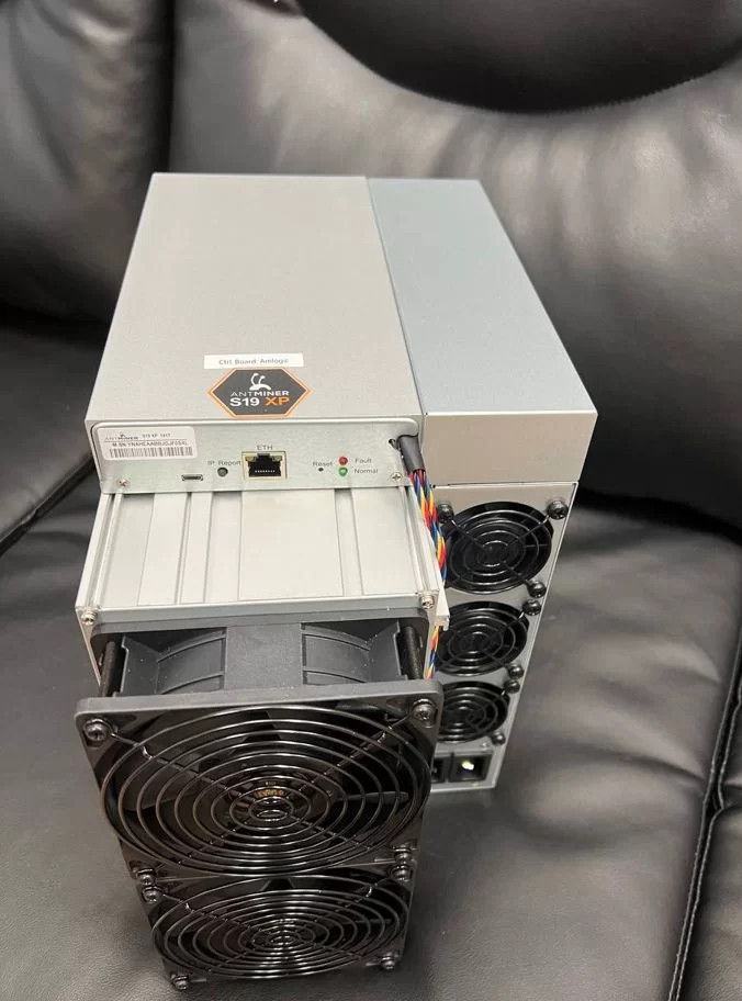 Bitmain Antminer KA3 166THs , Antminer S19 XP 141THs 4