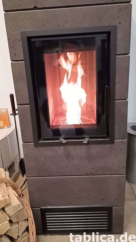 Hybrydowy akumulacyjny piec kominkowy bez prądu. 0